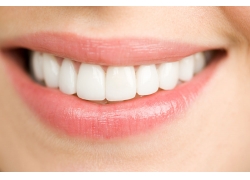 補牙經歷：門牙摔斷瞭沒有掉，怎麼補救比較好？