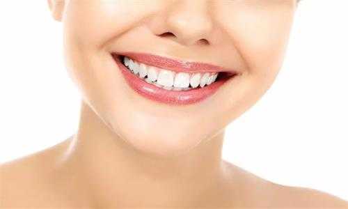 老人牙齒松動、兒童換牙時期，可以正常刷牙嗎？