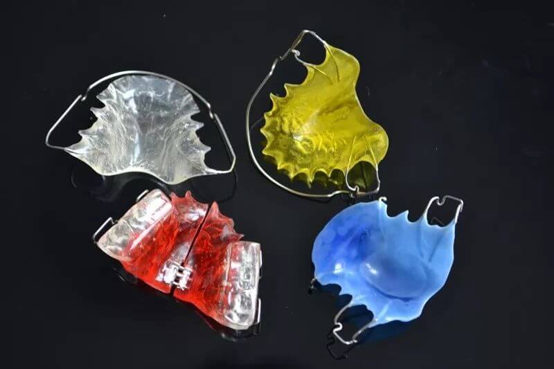 活動矯正嘅優缺點有乜?